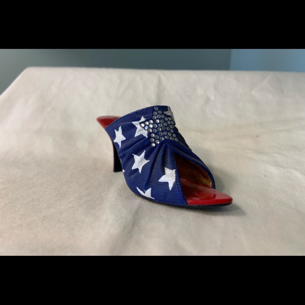 Just The Right Shoe Star Spangled 2002. This is a display shoe.